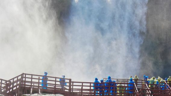 Niagara Falls US: Small Group Tour + Maid of the Mist Cruise + Cave of the Winds