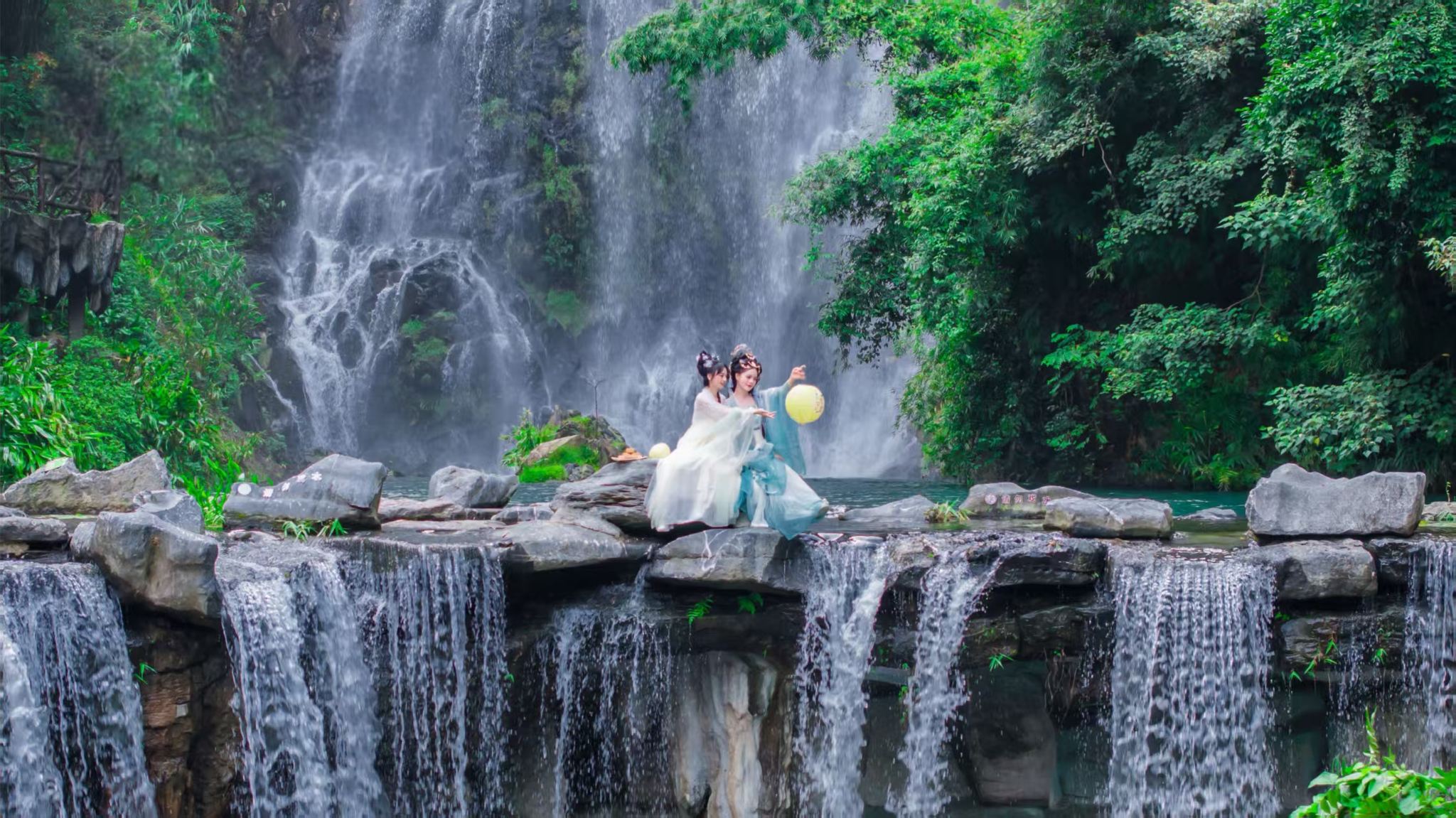 ทัวร์วันเดียวผ่อนคลายที่ชิงหยวน หุบเขาโบราณ น้ำตกหลายชั้น + รถไฟเหาะหน้าผา + รถไฟเหาะเลาะหุบเขา