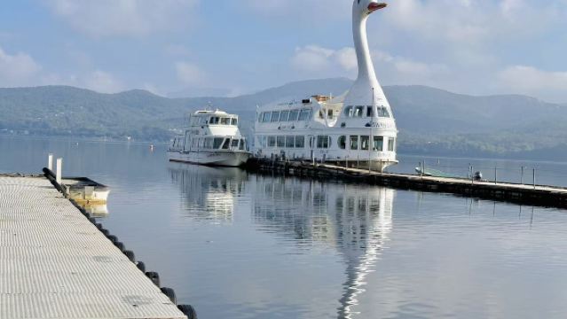 Однодневный тур на гору Фудзи с посещением Яманакако и водным автобусом "Гиппопотам" [Трансфер из Синдзюку, Токио] - обзорные впечатления на Яманакако, озере Кавагутико, деревне Осино Хаккай с подарками: маття-кофе и отправкой открытки