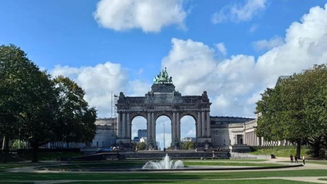 比利時布魯塞爾市政廳-比利時漫畫中心-中文包車私享行