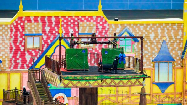 (Bèla Bèla Western Restaurant) Double Breakfast Buffet + Unlimited Ski Pass for Two + 1 Premium Room Voucher at R&F Swissôtel