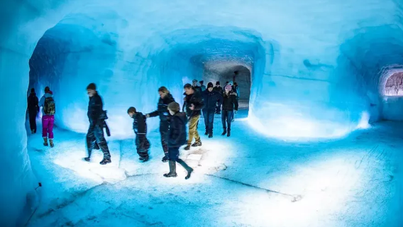 İzlanda Langjökull Buzul Mağarası Tüneli Günlük Turu (Reykjavik transferi/Buz mağarası girişi/Buzul kamyonu dahil)