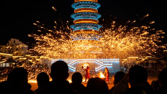 Pick-up service | One-day tour of Wunvzhou Island in Jiangxi Province + Wuyuan performance + intangible cultural heritage iron flower making