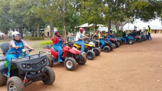 ジンジャ: ガイド付きクワッドバイク体験