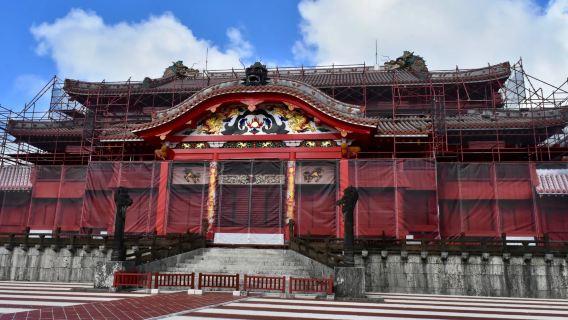 Tur khusus Okinawa Jepang | Taman Istana Shuri + Kuil Naminoue + Jalan Internasional + Gua Gyokusendo※