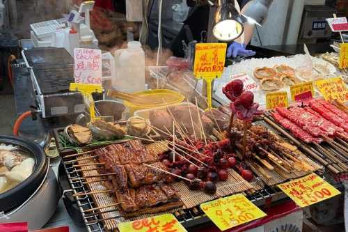 오사카 구로몬 시장 음식 걷기 투어 (6개 정류장, 6가지 맛)
