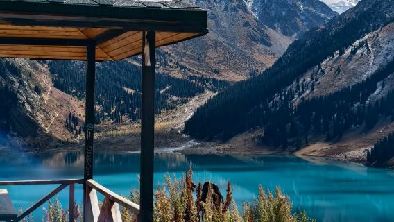 Perjalanan pergi-balik bandar Almaty | Pusat Falcon Sunkar + Tasik Almaty Besar/