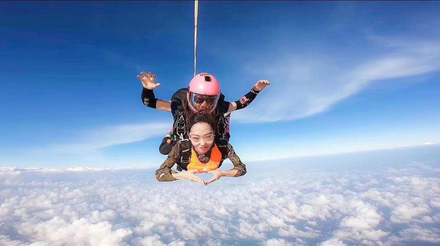 成都洛帶跳傘旅遊 四川成都洛帶龍泉跳傘基地4500米雙人高空跳傘【4500米自由落體+專業高清攝像+視頻剪輯】