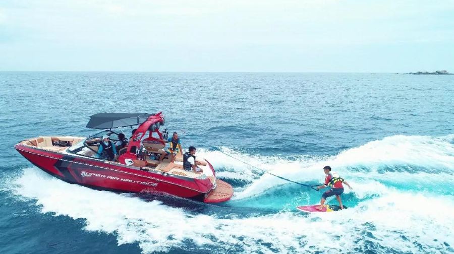 安徽合肥金湯水庫尾波沖浪體驗造浪艇沖浪拼船包船課程教學培訓