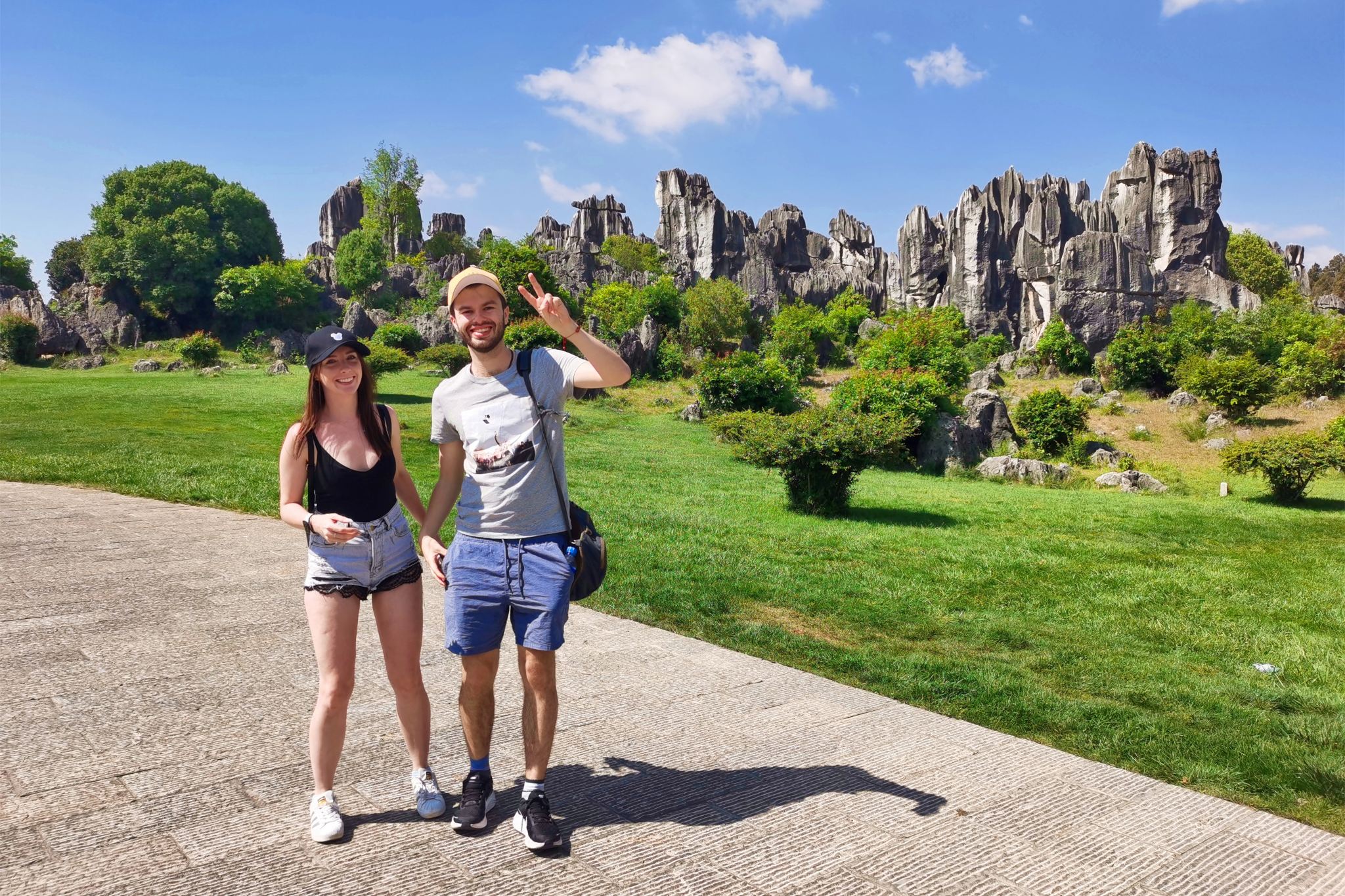 Kunming Stone Forest & Jiuxiang Cave 1-Day Chinese Group Tour