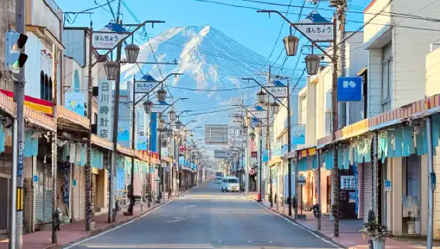 1-Day Tour of Fuji's Top 6 Autumn Foliage Spots: Lake Kawaguchi · Lake Yamanaka · Lawson · Hikawa Clock Shop