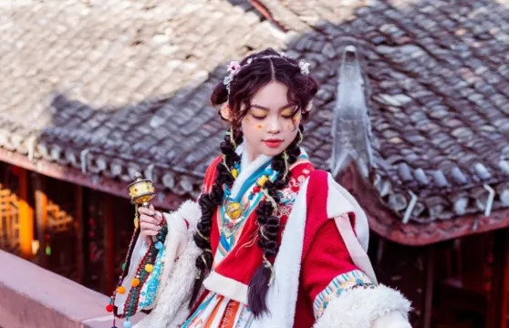 康定Trip Moments【攝影師跟拍航拍約拍抓拍街拍寫真婚紗微電影/多語言翻譯/底片全送】