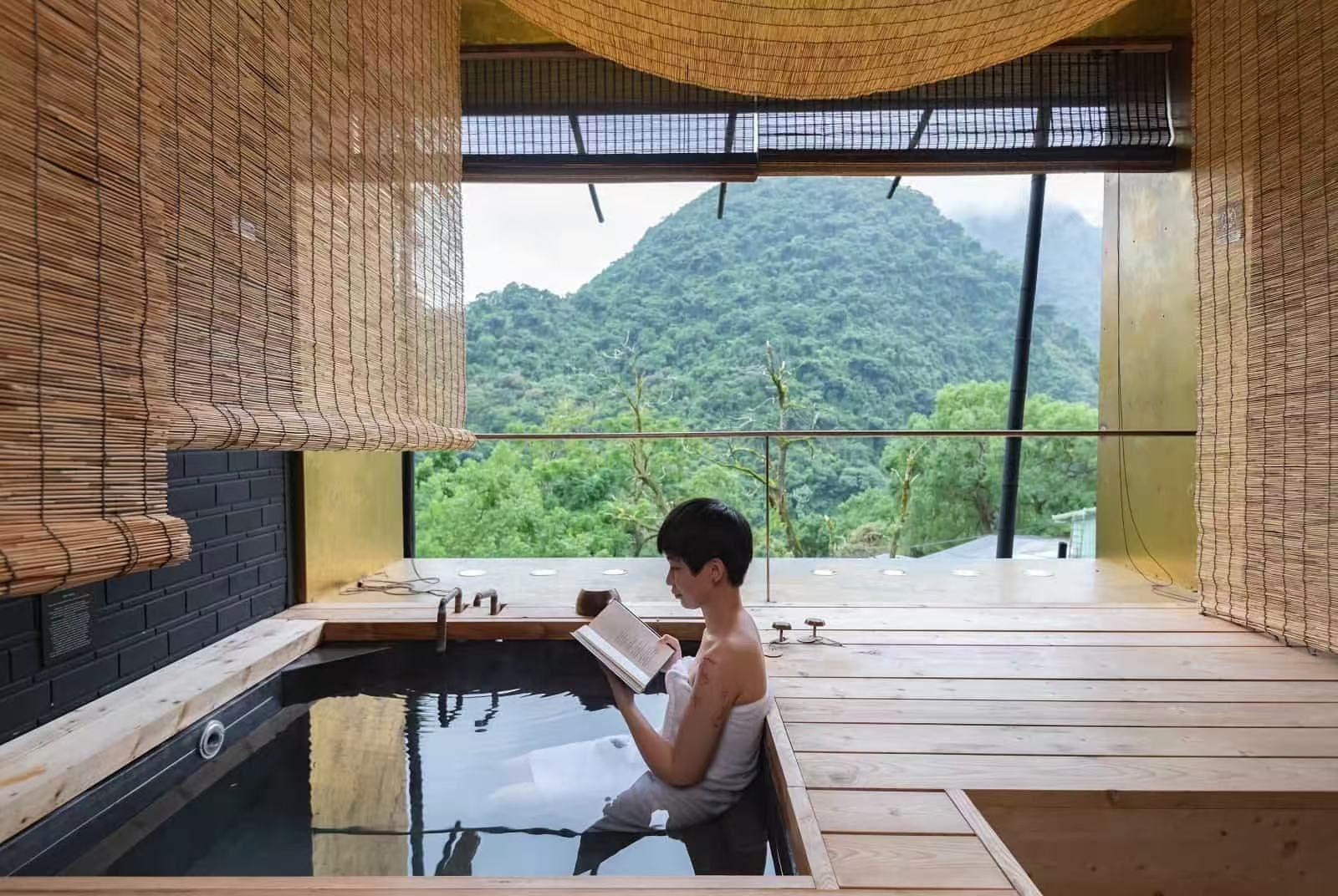 숲과 안개의 속삭임. 산안개 사이의 여유로운 여행 시간~신베이 우라이 온천 하루 여행