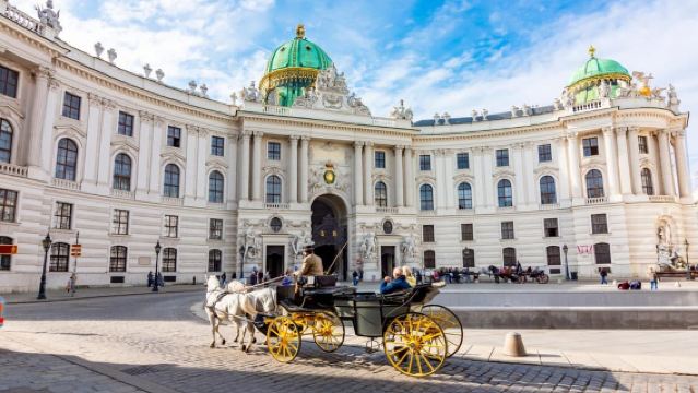 Tour đi bộ tham quan Vienna, Cung điện Hofburg, Nhà thờ St Stephen
