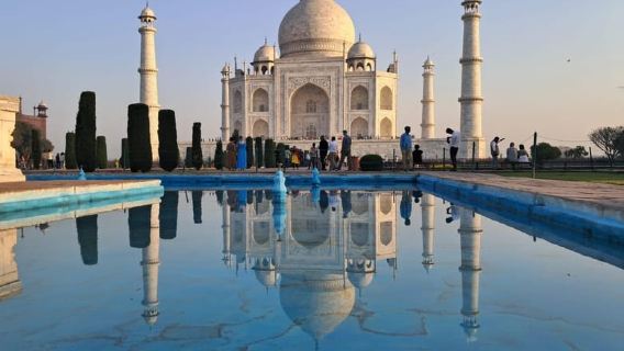 Excursión de un día en coche al Taj Mahal, Fuerte de Agra y amanecer sin colas
