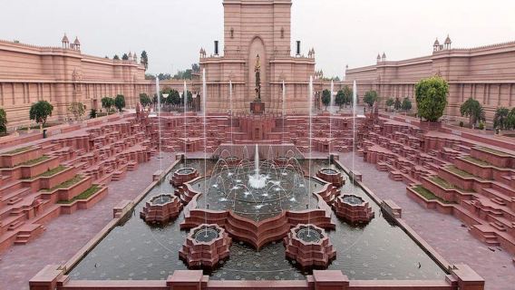 Mostra Akshardham, tour con spettacolo di luci e acqua.