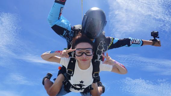 海南樂東鶯歌海海景跳傘官方預約三亞博鰲海花島萬寧【海景跳傘+教練1V1帶跳+美美出片+影片剪輯】