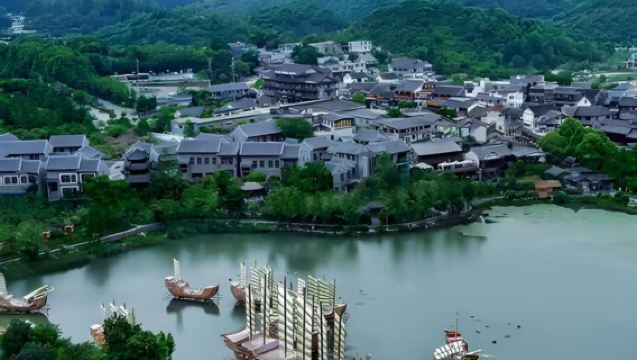 Pakej lawatan bebas 10 jam sewaan peribadi di Guiyang, Guizhou / lawatan pantas ke Bandar Purba Qingyan + Gunung Emas dan Lautan Salji