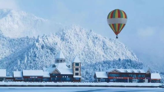 Tur Harian Pribadi ke Gunung Salju Xiling dan Resor Ski untuk Turis Asing