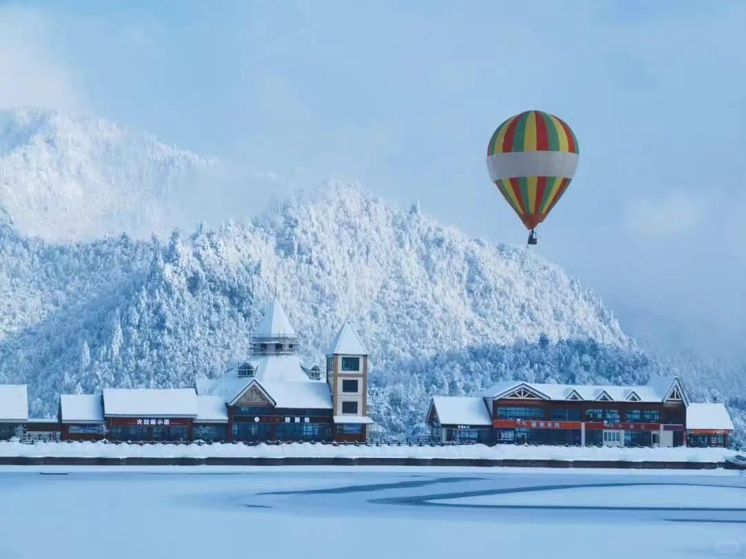 Tur Harian Pribadi ke Gunung Salju Xiling dan Resor Ski untuk Turis Asing