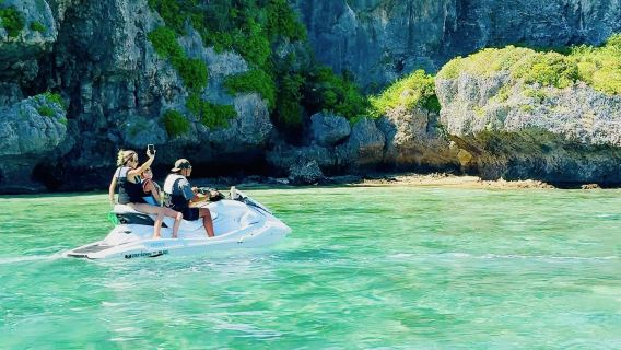 ジェットスキーツアー180分コース！（免許なし）＜シュノーケル選択可能、無人島・秘境地形ツアー＞