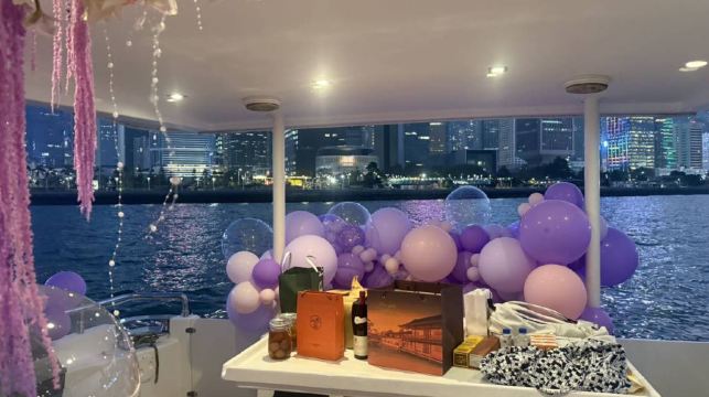 【香港遊艇包船出海】香港70呎豪華飛橋遊艇包船出海觀光娛樂或夜遊維港～暢享水上娛樂與海景～