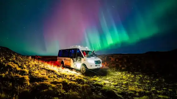 ทัวร์แสงเหนือไอซ์แลนด์ (เลือกได้ระหว่างรถออฟโรด/รถจี๊ป/รถตู้/รถทัวร์ + ถ่ายรูปแสงเหนือ)
