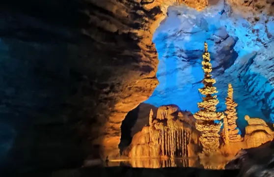 四川巴中諾水河龍湖洞+獅子洞+盤龍棧道一日遊中英文服務