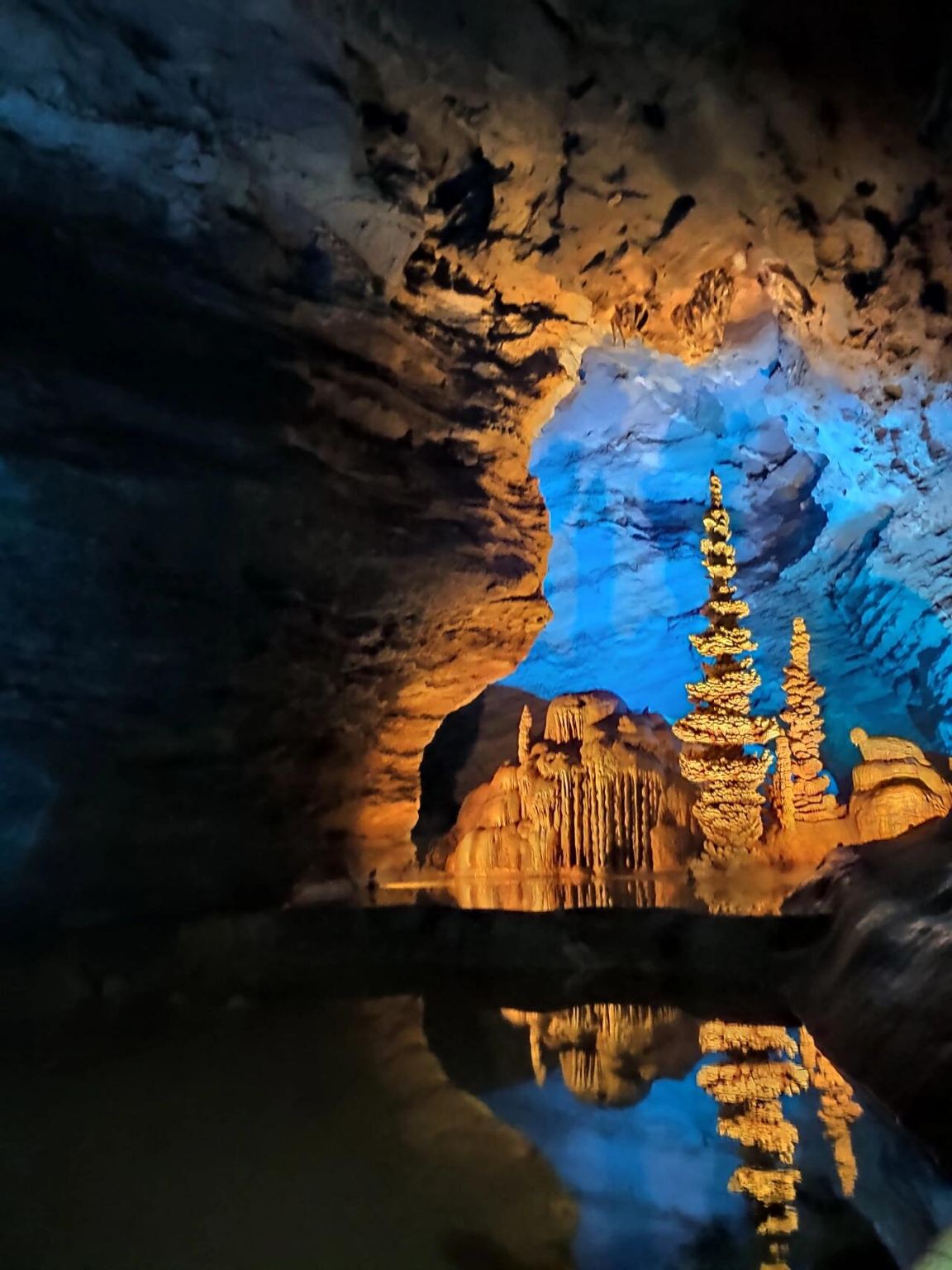 Excursión de un día con servicio de coche privado con conductor en inglés a la Cueva del Lago del Dragón, Cueva del León y Pasarela del Dragón Enrollado en el Río Nuoshui de Bazhong, Sichuan