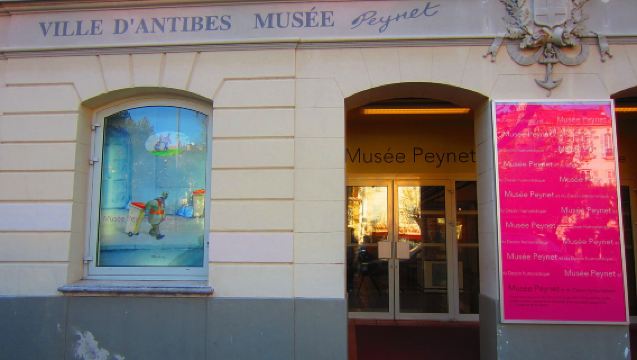 Hidden Art & History of Antibes: 4 Museums Walking Experience