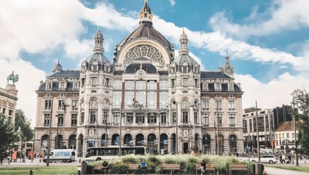 1-day tour of Antwerp + Brussels old town walking | Experience the essence of two cities