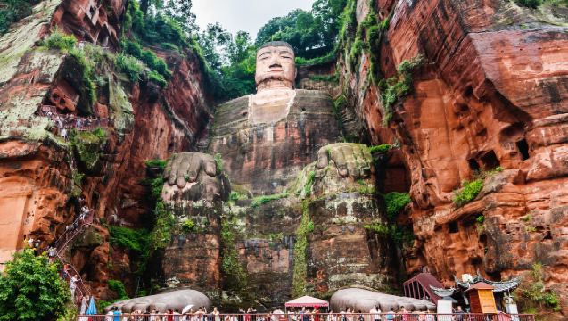 1-day tour to Leshan Giant Buddha and Huanglongxi Town, English guide, 15-person small group