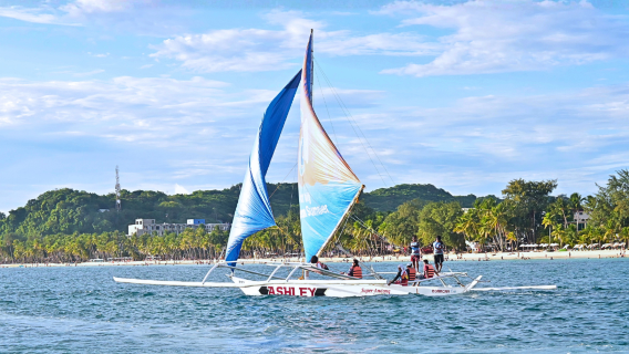 Paseo en velero paraw por Boracay