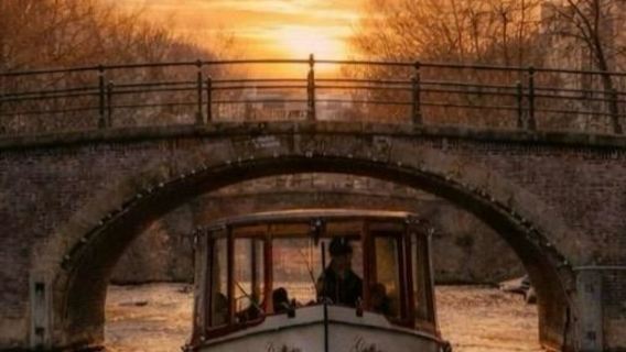 Amsterdam: Flagship Evening Open Boat Cruise from Anne Frank House