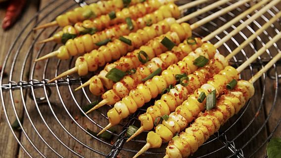 Chongqing Holzkohle-Rindfleischspieße · Hauptgeschäft (Authentischer Chongqing-Straßenflair + Holzkohlegrill für saftiges Fleisch mit knuspriger Kruste + Ausgewähltes frisches Rindfleisch)