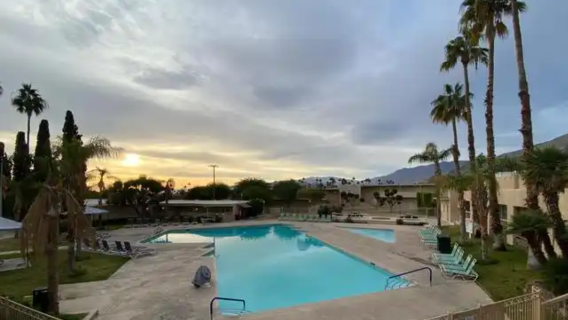 Los Angeles pergi-balik, lawatan sewa peribadi Desert Outlet + Palm Springs, tarikan boleh digabungkan mengikut kesukaan