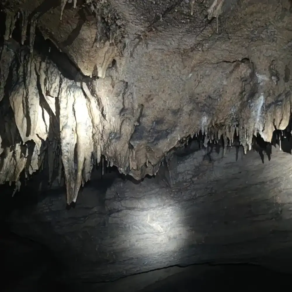 陽朔月亮水岩・地心洞窟探検アドベンチャー | Trip.com