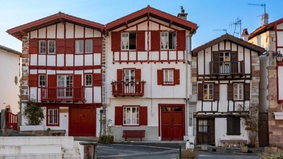 Excursion to the villages of the French Basque Pyrenees: Espelette, Ainhoa, and Sare