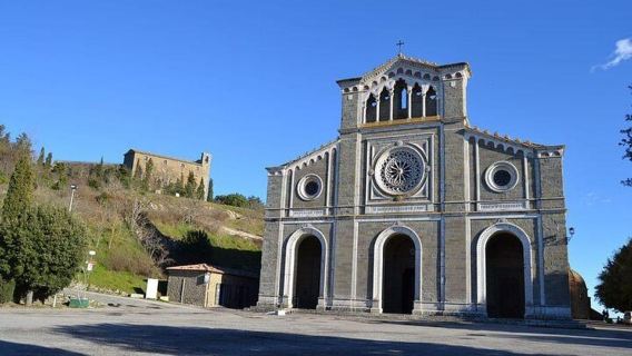 Cortona: Guided walking tour of the Etruscan village through its alleys and history