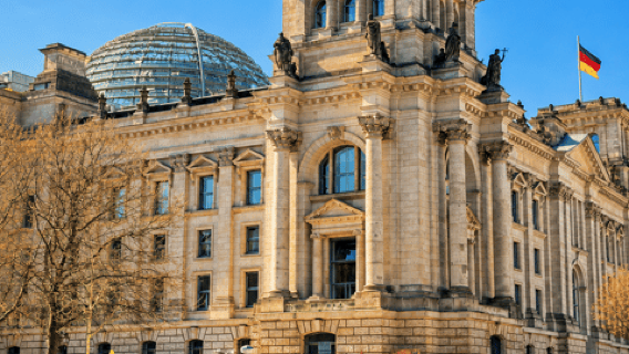 Berlin Boat Tour with Views of Landmarks and LiveGuide DE/EN