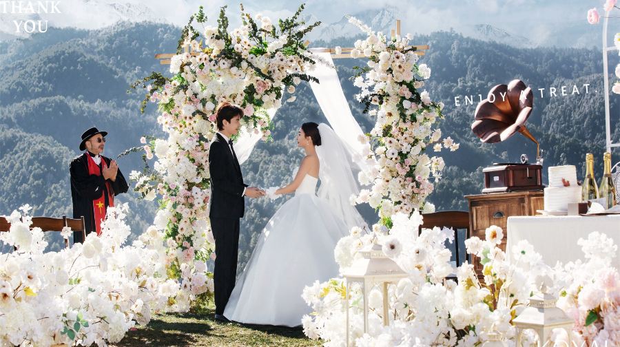 麗江旅拍【目的地旅行婚禮+婚紗照/玉龍雪山草坪婚禮/旅行微電影/婚前影像】