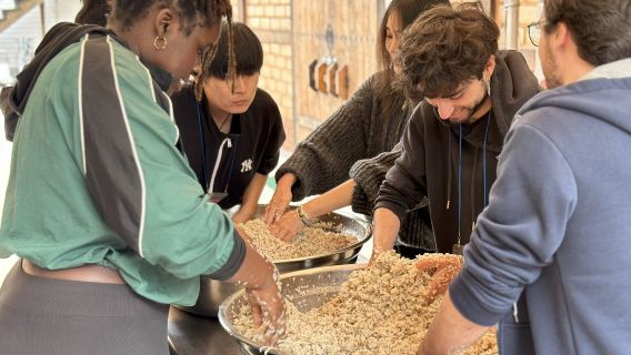 Excursion d'une journée de Daegu à Mungyeong : Atelier de fabrication de makgeolli + Parc provincial de Mungyeong Saejae + Visite d'un plateau de tournage de K-drama + Pont suspendu de Bongmyeongsan