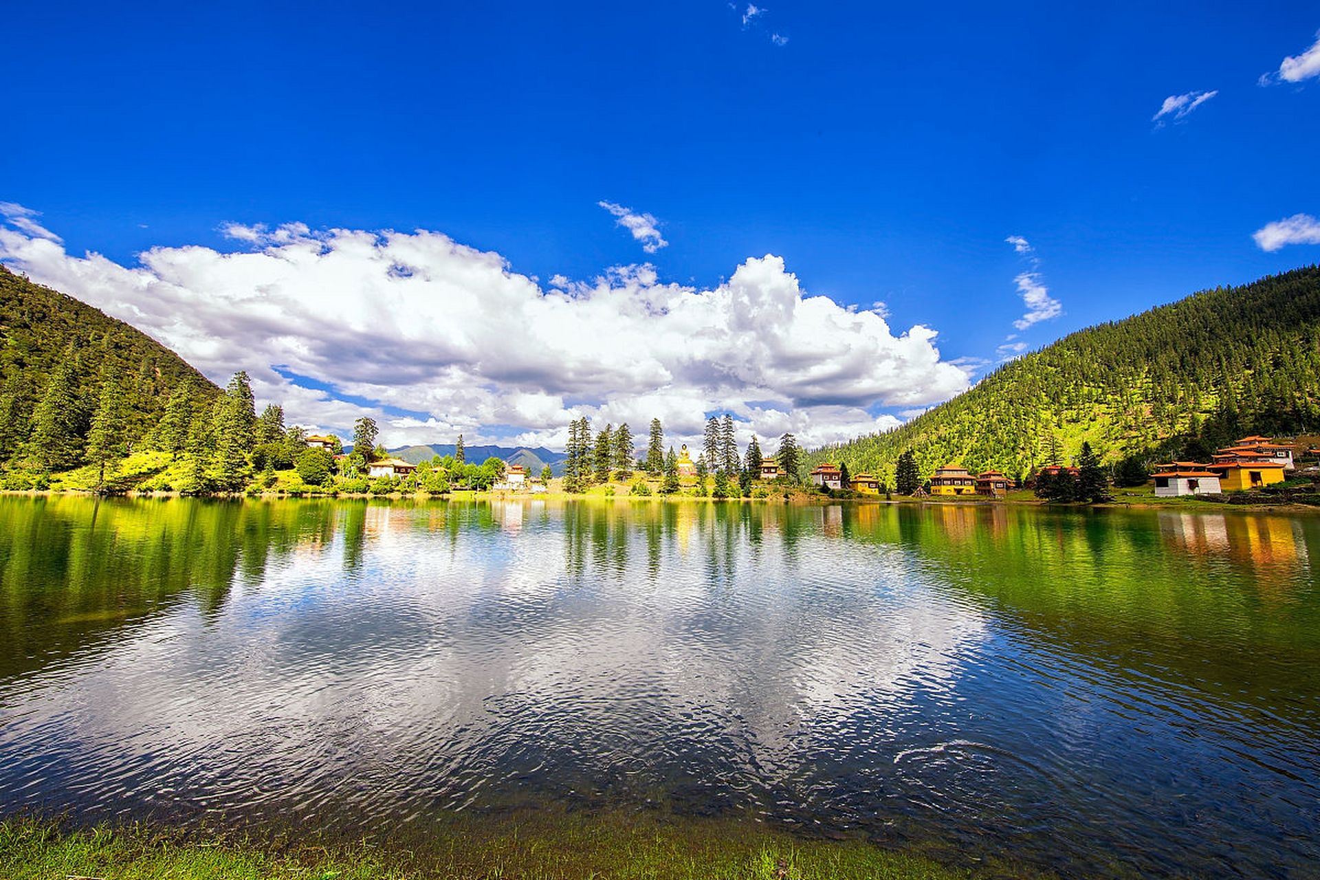 ทัวร์วันเดียวแชงกรีลา - วัดซงจ้านหลิน + ทะเลสาบน่าปา + อุทยานแห่งชาติผู่ต๋าชั่ว + เมืองโบราณตู่เค่อจง