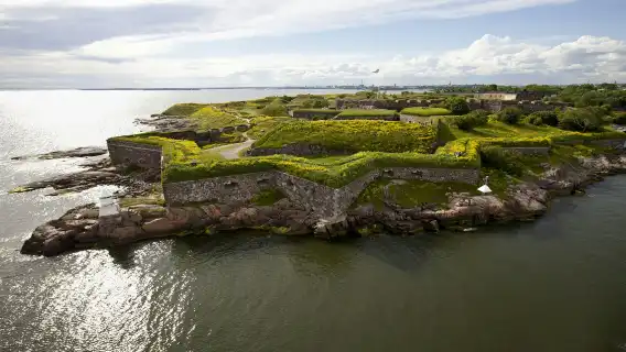 Suomenlinna: English Guided Tour
