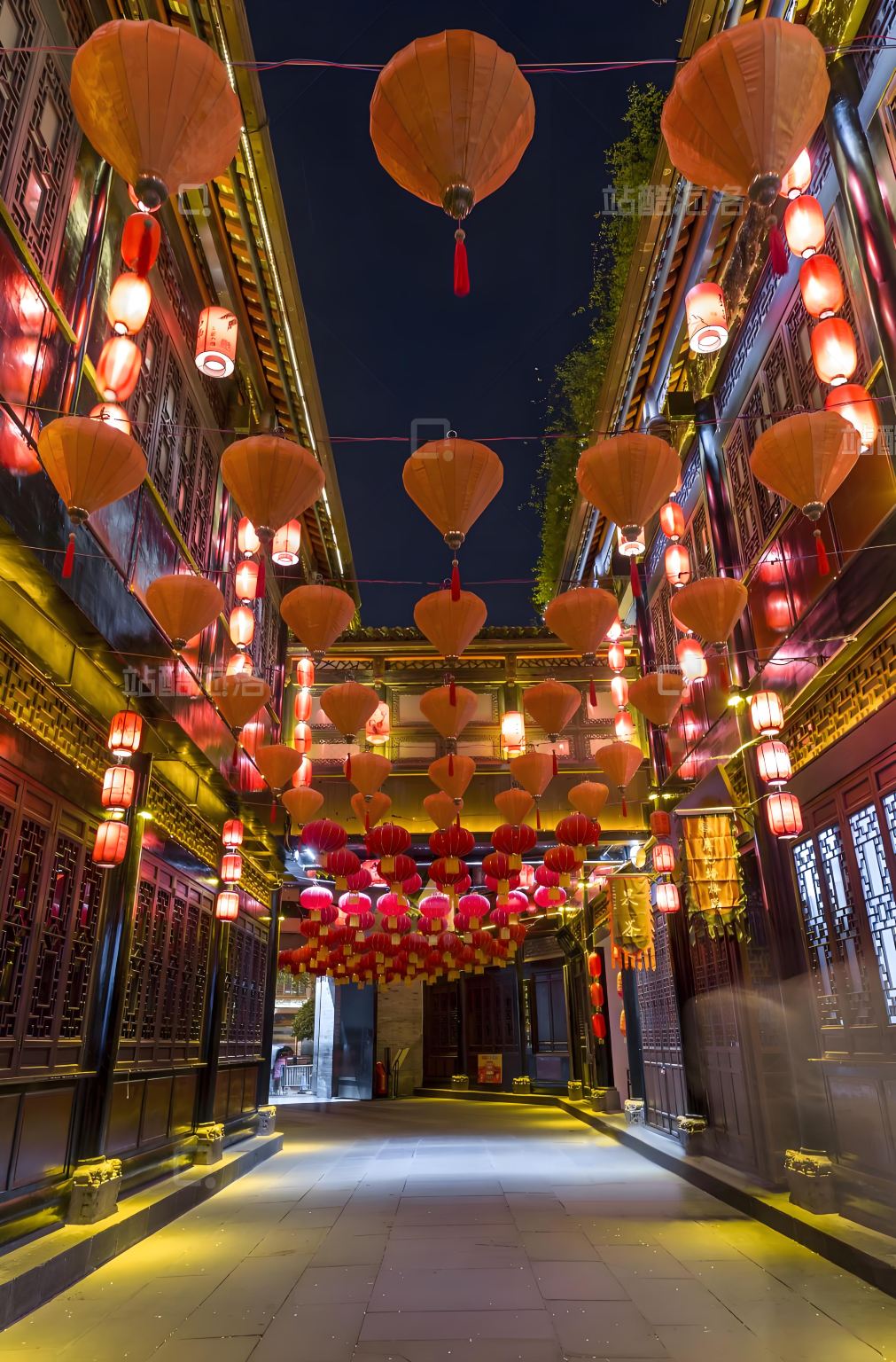 1-day tour of Chengdu Wuhou Shrine Museum, Chengdu Du Fu Thatched Cottage Museum & Sichuan Opera Theater (Three Kingdoms)|Tang Poetry|Face Change