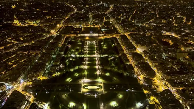 Dinner at the Eiffel Tower and sightseeing cruise