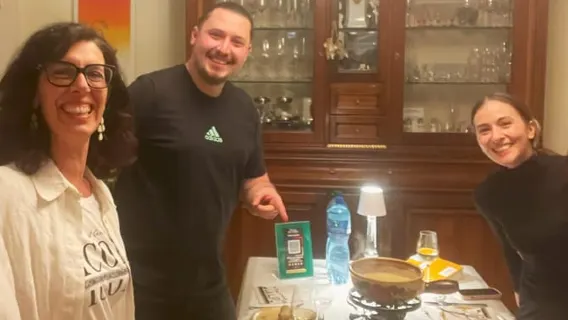 Tradycyjna szwajcarska kolacja: Fondue serowe, przystawki/deser