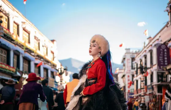 拉薩旅拍【布達拉宮廣場/大昭寺/藥王山觀景台/白塔等（藏裝旅拍）】