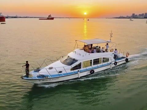 【湛江遊艇包船出海】湛江36呎雙體遊艇包船出海
