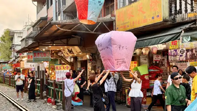 【跨年限定】十分天燈祈福ｘ九份品茶ｘ台北101燦爛煙火一日遊